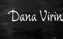 Découvrez Dana Virin en maîtresse d'école