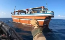 Les militaires français filment l'interception d'un bateau rempli d'héroïne et de cannabis dans l'océan Indien