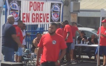Vidéo - Les dockers du Port Est stoppent leur activité pour protester contre la réforme des retraites