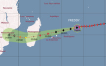 Le cyclone très intense Freddy infléchit sa trajectoire vers La Réunion