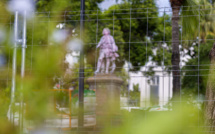 Très embarrassant : Ericka Bareigts veut déplacer la statue de La Bourdonnais sur un ancien cimetière d'esclaves