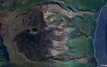 Volcan : ​Les coulées de lave actives concentrées en haut des Grandes Pentes