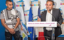 Dimitri Payet reçoit la médaille de la Région Réunion